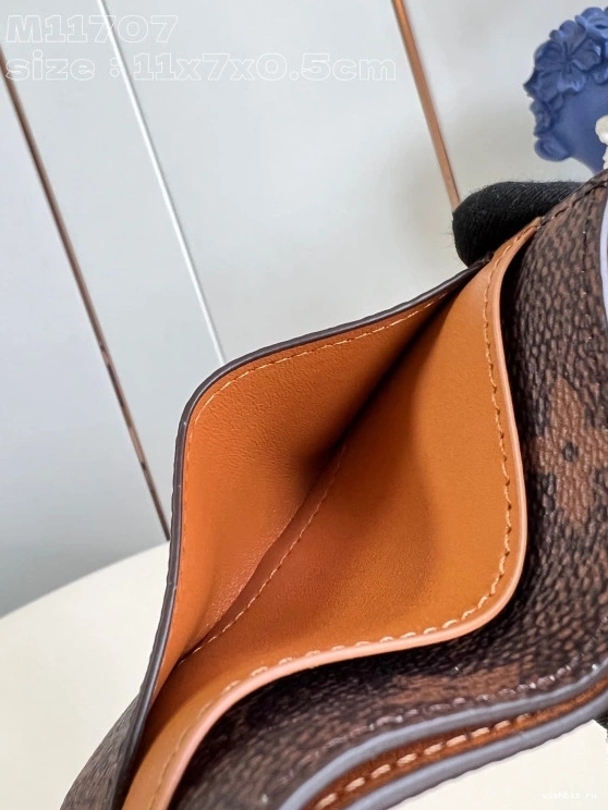 WIS VUITTON HOLDER-11*7*0.5cm CARD LOUIS 0126